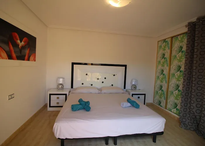 Cabo Roig, Orihuela Costa, Apartamento De Tres Dormitorios Con Piscina, Gestionado Por Elvira Home