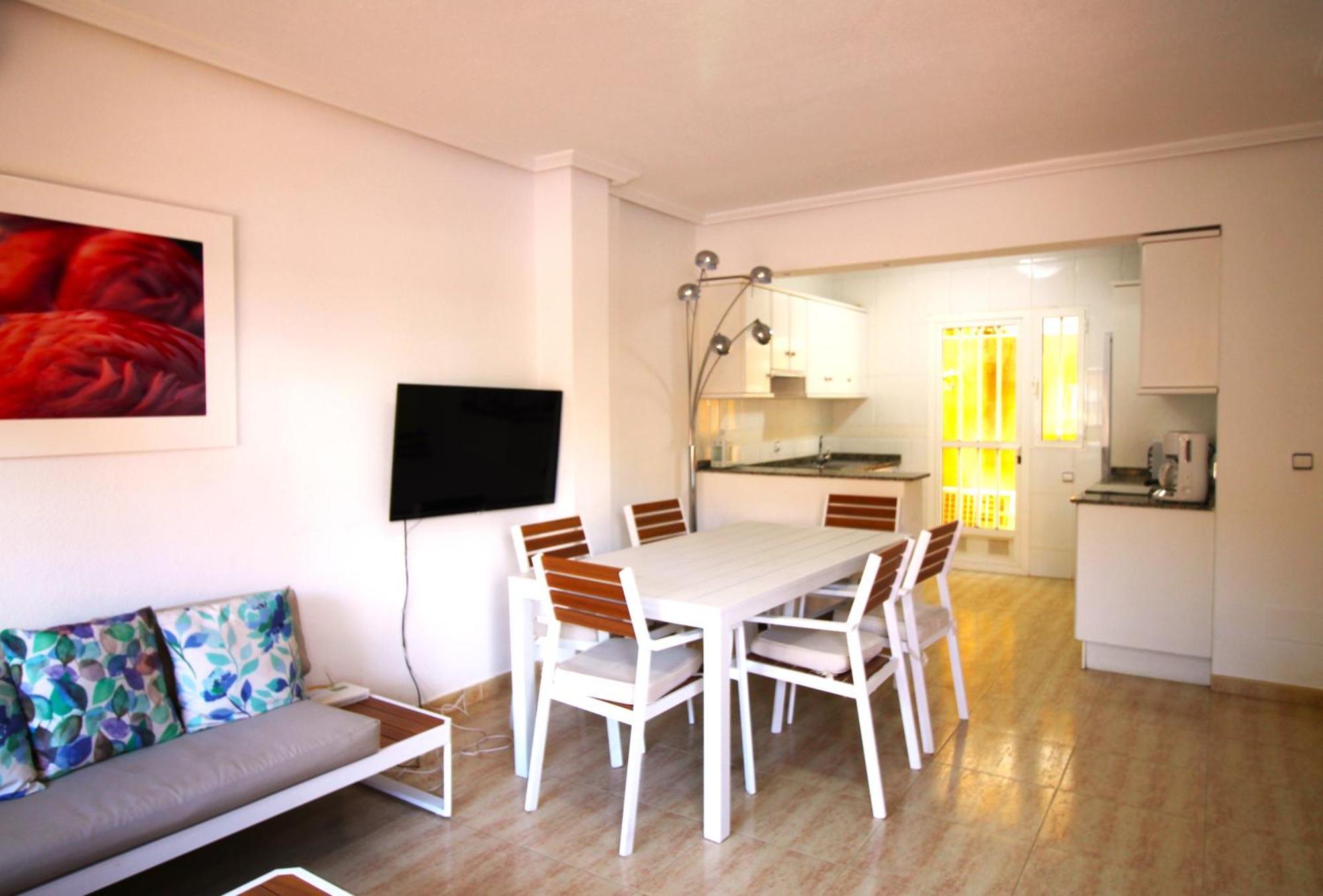 De Tres Terraza Privada Y Piscina Abierta Todo El Ano, Cabo Roig, Costa, Aq-128 Orihuela